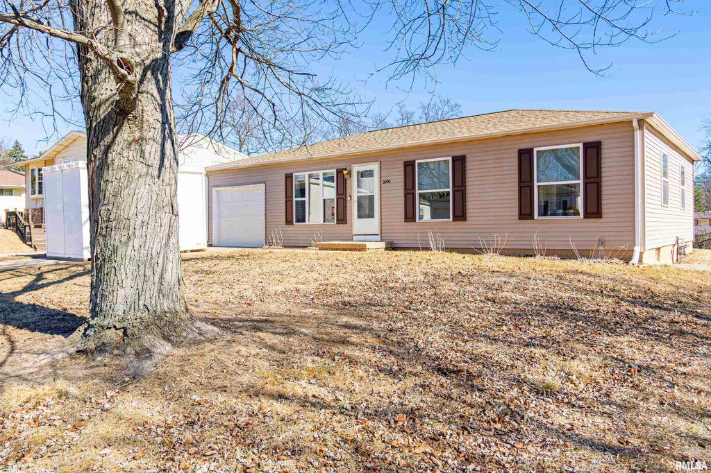 6000 N GRACELAND Drive, Peoria, IL 61614