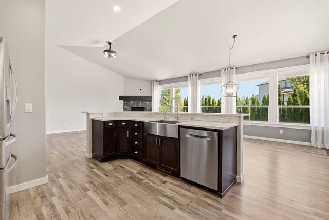 1031 S Kayla Ct, Greenacres, WA 99016
