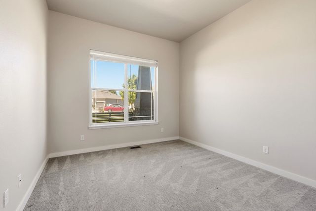 1031 S Kayla Ct, Greenacres, WA 99016