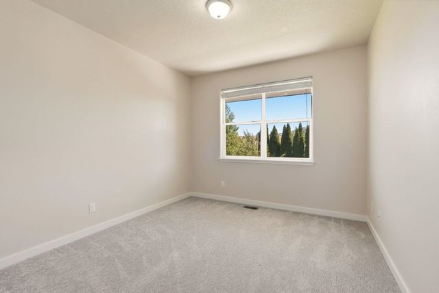 1031 S Kayla Ct, Greenacres, WA 99016