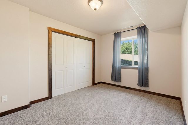 1031 S Kayla Ct, Greenacres, WA 99016