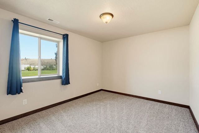 1031 S Kayla Ct, Greenacres, WA 99016