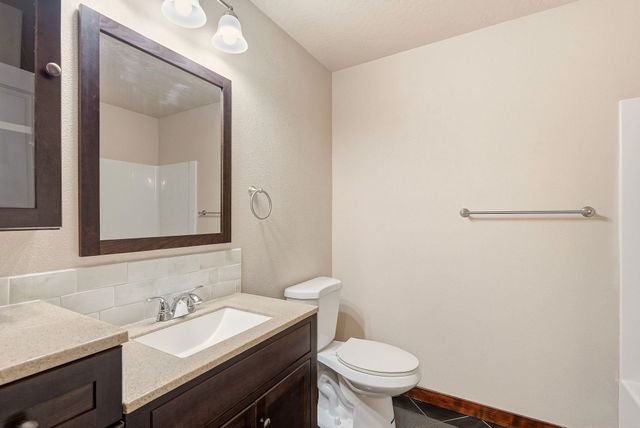 1031 S Kayla Ct, Greenacres, WA 99016