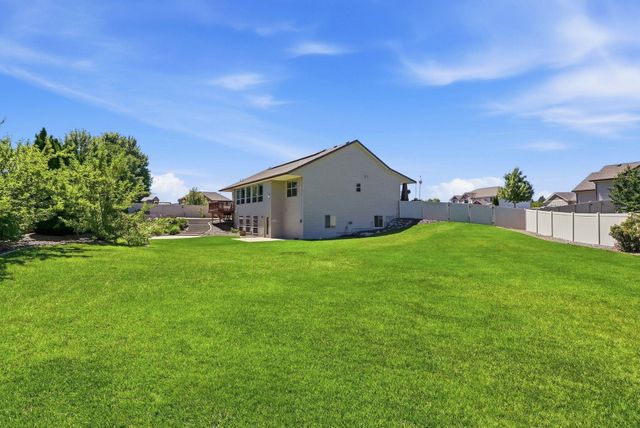 1031 S Kayla Ct, Greenacres, WA 99016