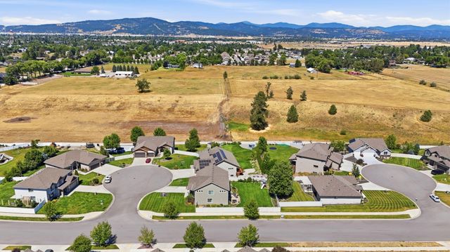 1031 S Kayla Ct, Greenacres, WA 99016