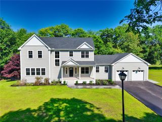 197 Church Pond Drive, Tiverton, RI 02878