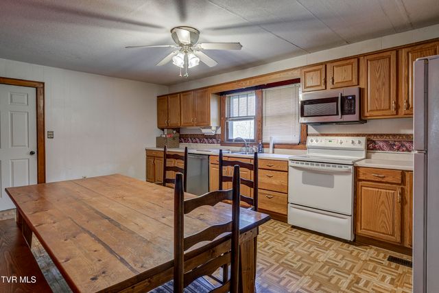 3730 Highway 390, Bluff City, TN 37618