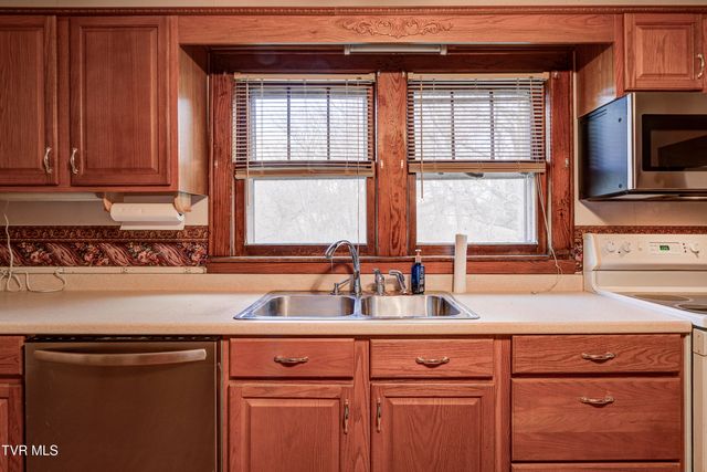 3730 Highway 390, Bluff City, TN 37618