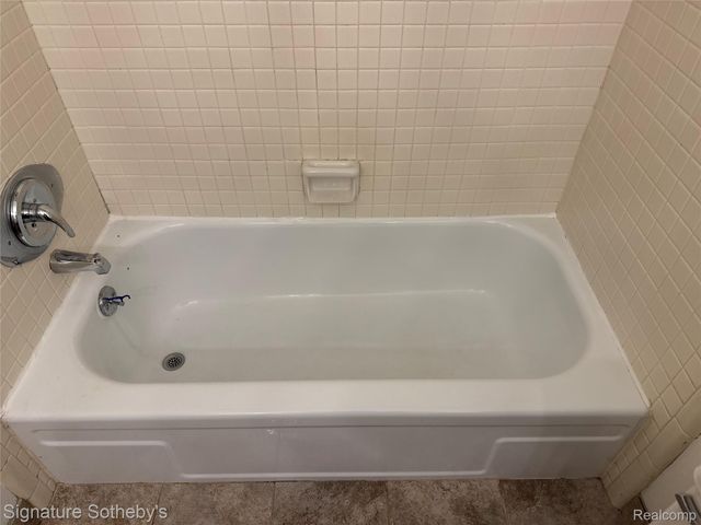 689 E Fox Hills Drive 65, Bloomfield Hills, MI 48304