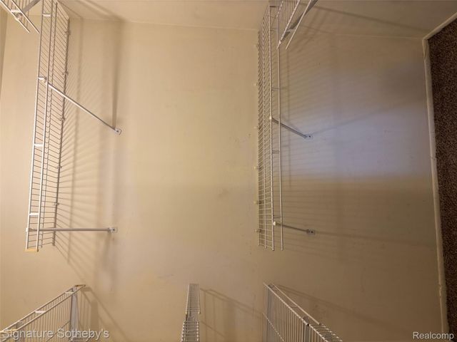 689 E Fox Hills Drive 65, Bloomfield Hills, MI 48304