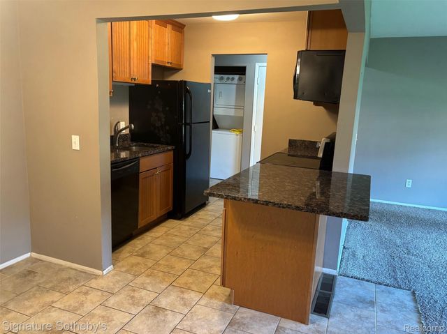 689 E Fox Hills Drive 65, Bloomfield Hills, MI 48304