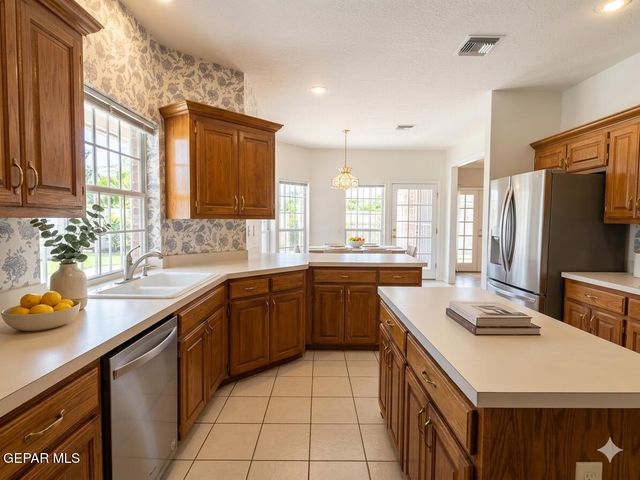 6261 LOS BANCOS Drive, El Paso, TX 79912
