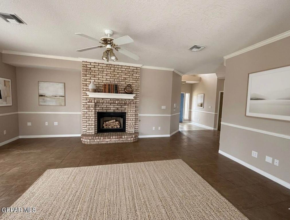 6261 LOS BANCOS Drive, El Paso, TX 79912