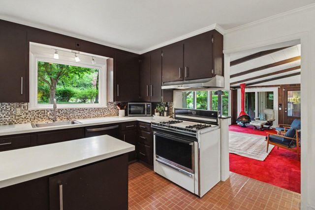 1000 Vesper Road, Ann Arbor, MI 48103