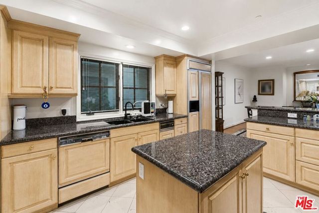 277 S Spalding Drive 203, Beverly Hills, CA 90212