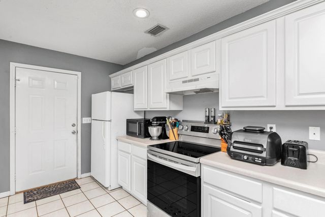 16 Cactus Road, Mary Esther, FL 32569