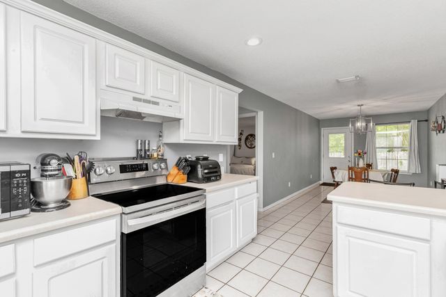 16 Cactus Road, Mary Esther, FL 32569