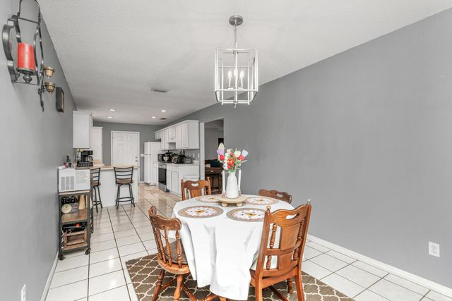 16 Cactus Road, Mary Esther, FL 32569