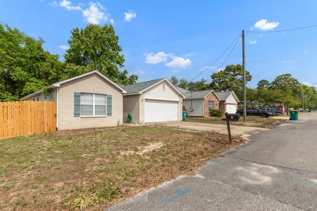 16 Cactus Road, Mary Esther, FL 32569