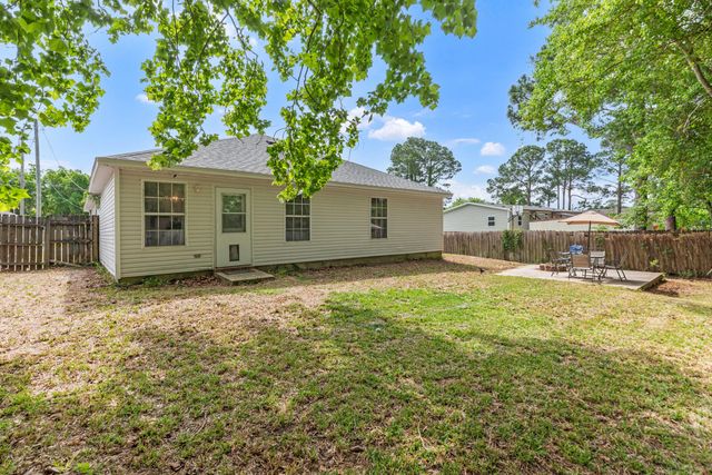 16 Cactus Road, Mary Esther, FL 32569