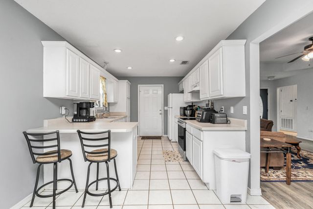 16 Cactus Road, Mary Esther, FL 32569