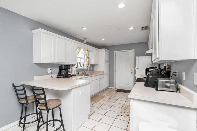 16 Cactus Road, Mary Esther, FL 32569