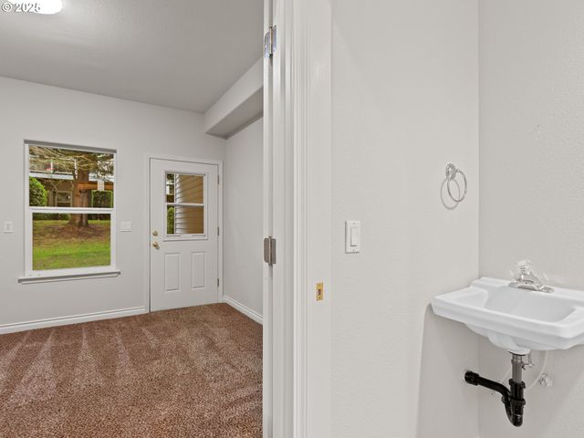 8721 Ne 17TH St, Vancouver, WA 98664