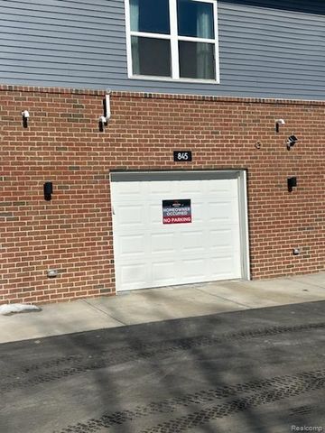 845 Canterbury Lane, Troy, MI 48085