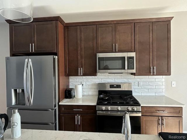 845 Canterbury Lane, Troy, MI 48085