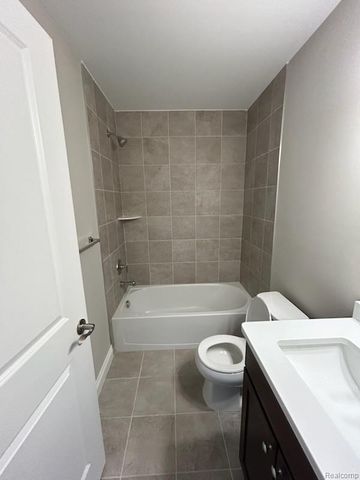 845 Canterbury Lane, Troy, MI 48085