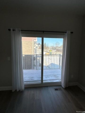 845 Canterbury Lane, Troy, MI 48085