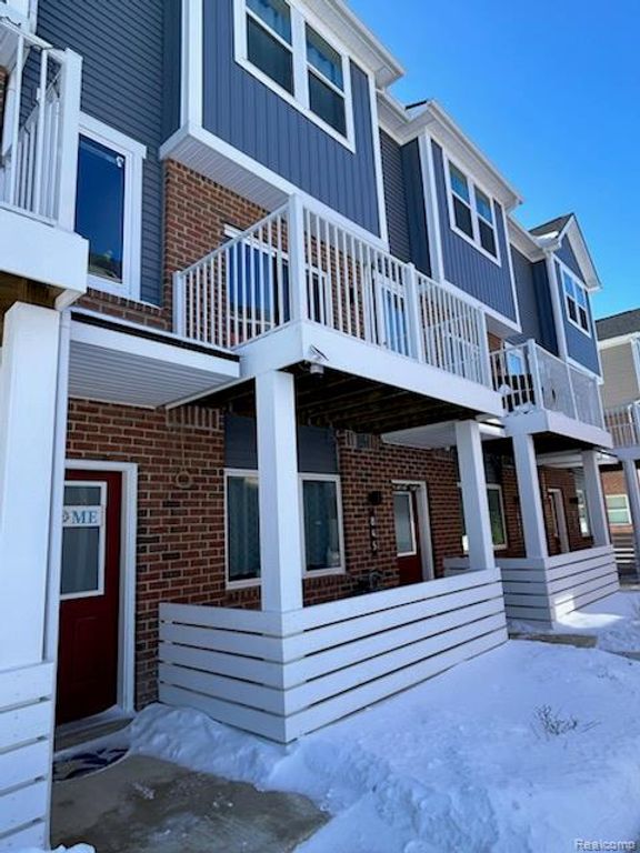 845 Canterbury Lane, Troy, MI 48085