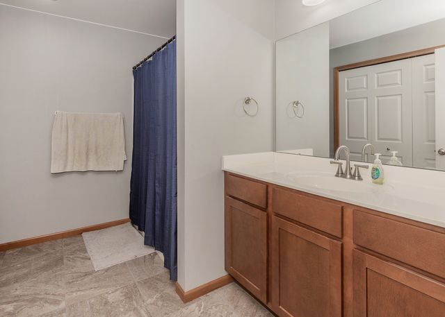 240 E Franklin Street 204, Eldridge, IA 52748