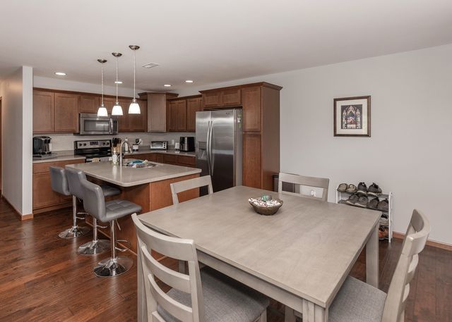 240 E Franklin Street 204, Eldridge, IA 52748