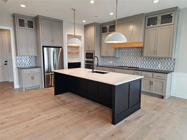 11245 S Sunray Drive, Olathe, KS 66061