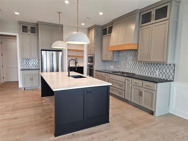 11245 S Sunray Drive, Olathe, KS 66061