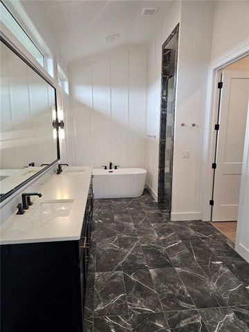 11245 S Sunray Drive, Olathe, KS 66061