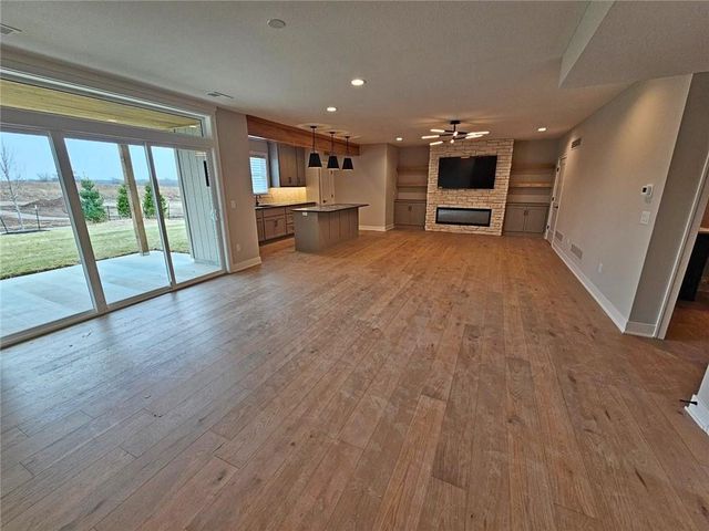 11245 S Sunray Drive, Olathe, KS 66061