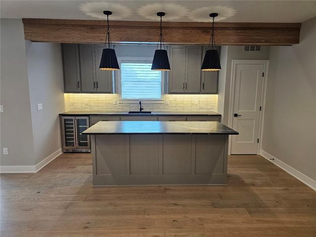 11245 S Sunray Drive, Olathe, KS 66061