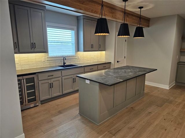 11245 S Sunray Drive, Olathe, KS 66061