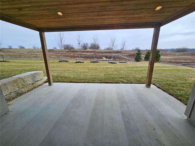 11245 S Sunray Drive, Olathe, KS 66061