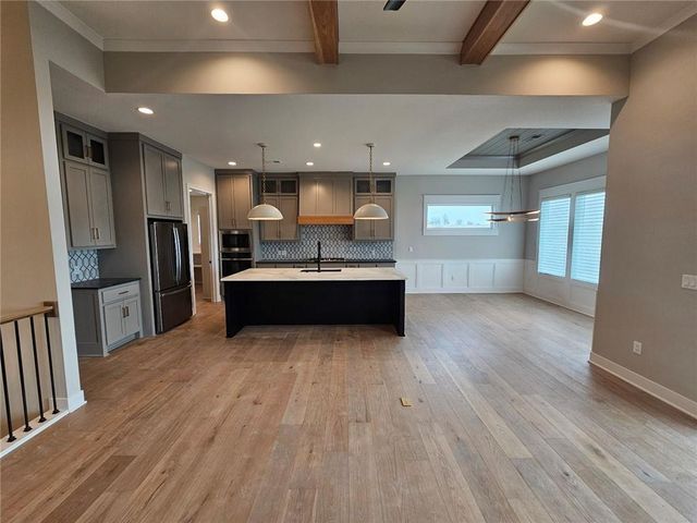 11245 S Sunray Drive, Olathe, KS 66061