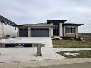 11245 S Sunray Drive, Olathe, KS 66061