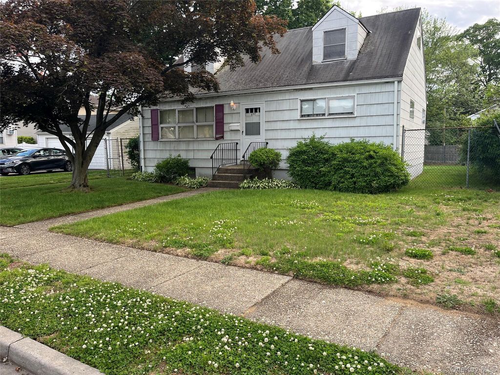497 Maryann Lane, West Hempstead, NY 11552