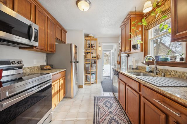 3326 Chowen Avenue N, Robbinsdale, MN 55422