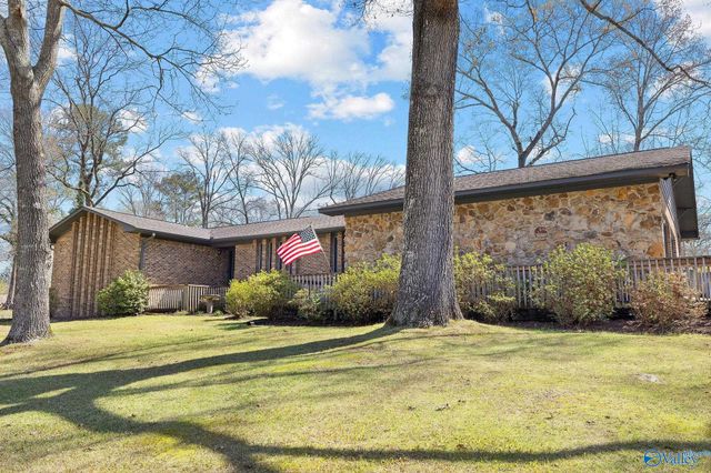 400 Crescent Drive SW, Hartselle, AL 35640