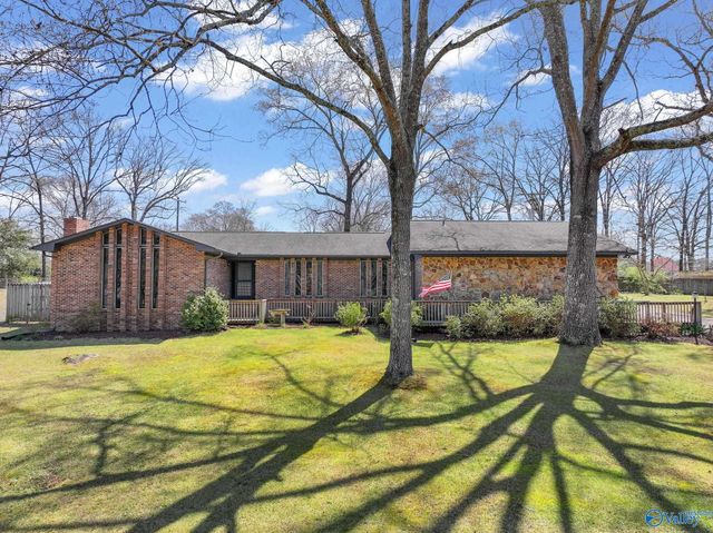 400 Crescent Drive SW, Hartselle, AL 35640