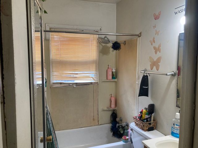 2109 E Locust Street, Davenport, IA 52803