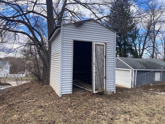 2109 E Locust Street, Davenport, IA 52803