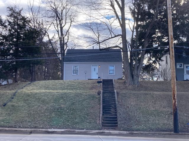 2109 E Locust Street, Davenport, IA 52803